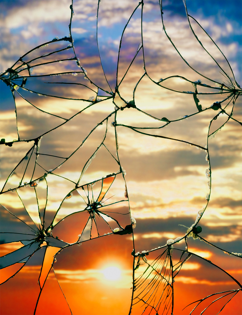 Illustration for article titled This Isn't Stained Glass, It's A Miracle Of Optics